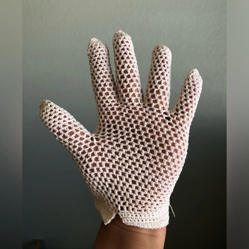 VTG cotton crochet creme gloves best fits small to medium size hands